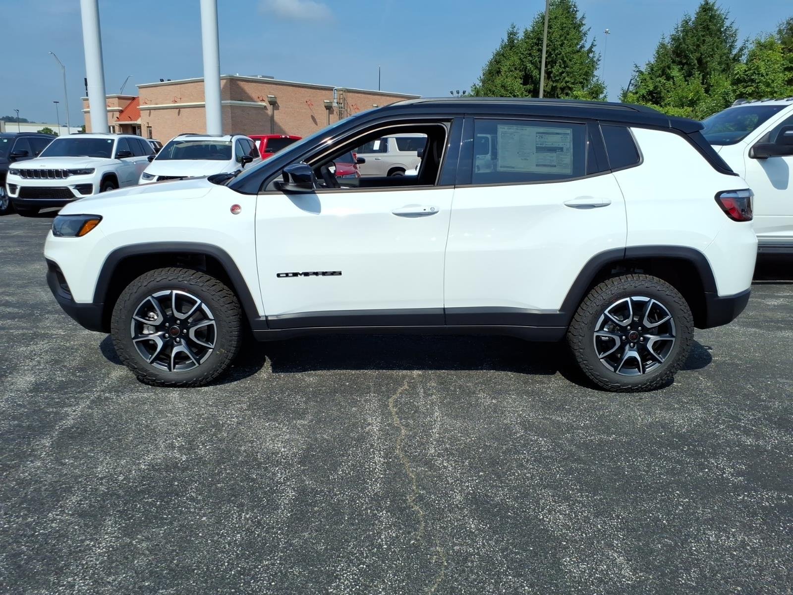 New 2026 Bright White Clear-Coat Exterior Paint Jeep Trailhawk image 4