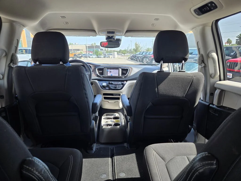 Used 2023 White Chrysler LX image 10