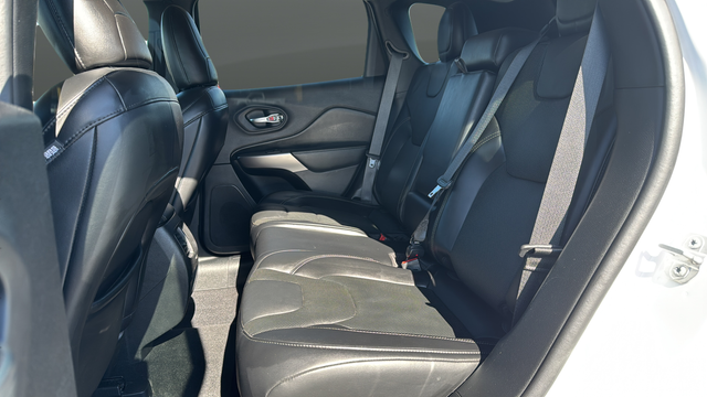 2020 Jeep Cherokee Lux - Photo 22