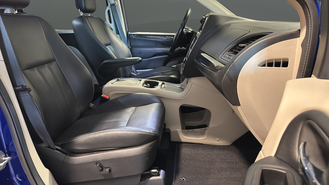 Used 2019 Indigo Blue Clearcoat Dodge  image 24