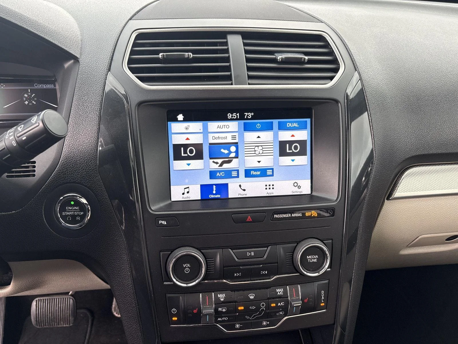 Used 2018 White Platinum Metallic Tri-Coat Ford XLT image 22