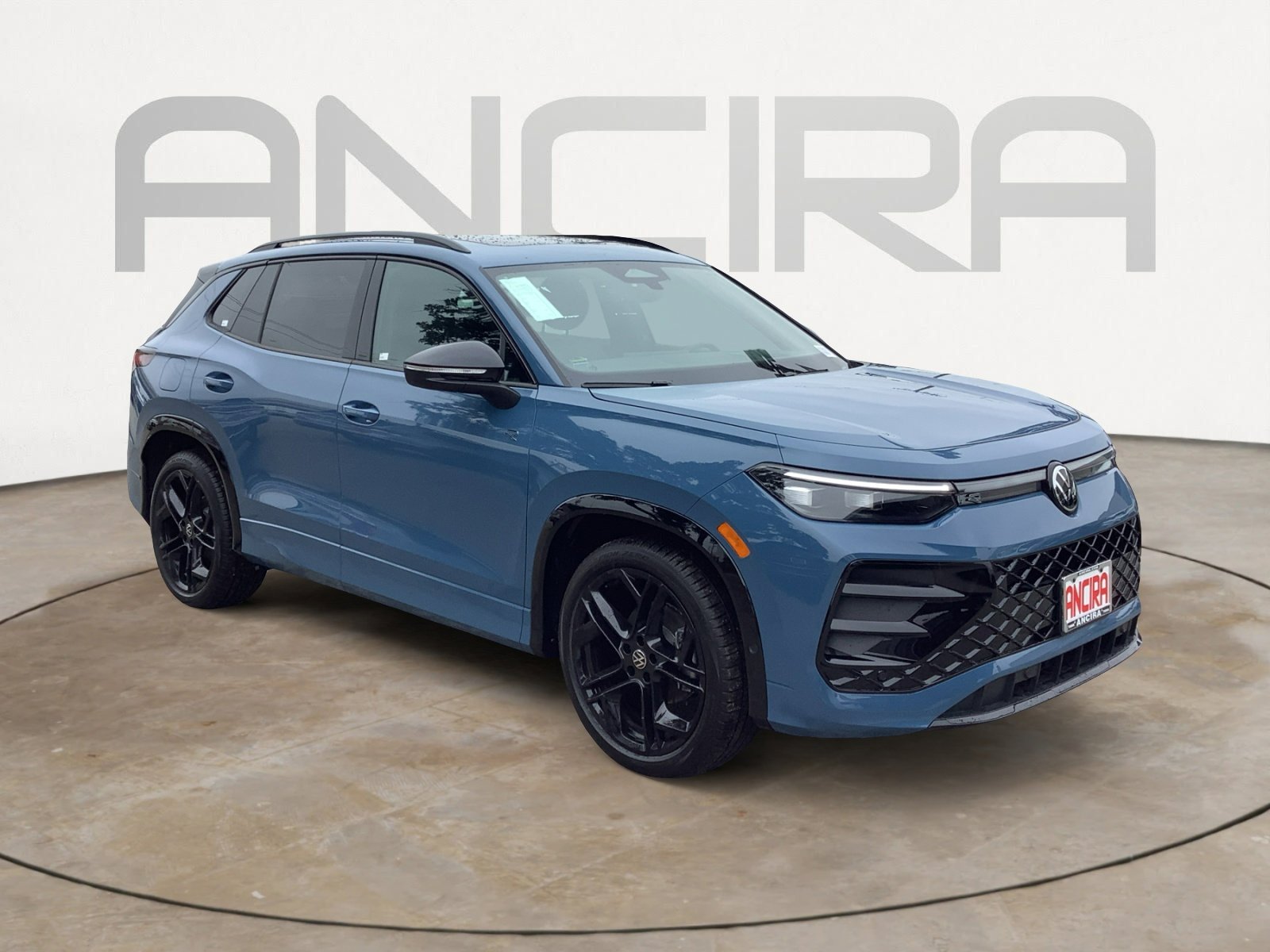 2026 Volkswagen Tiguan SE R-LINE BLACK - Photo 2
