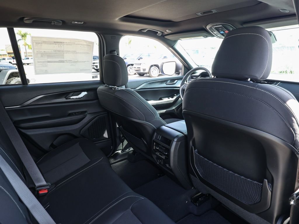 New 2026 Bright White Clear-Coat Exterior Paint Jeep Laredo X image 16