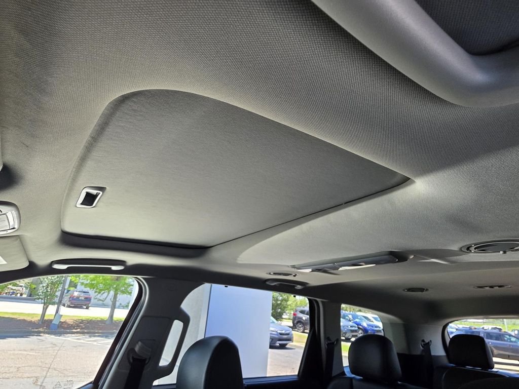 Used 2022 Purple Kia EX image 9