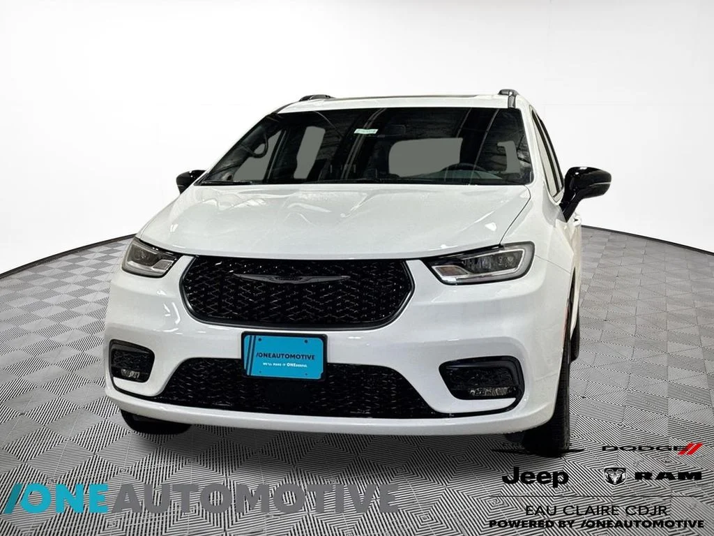 2026 Chrysler Pacifica Limited AWD's photo