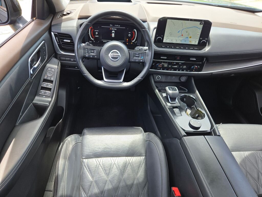 Used 2021  Nissan Platinum image 2