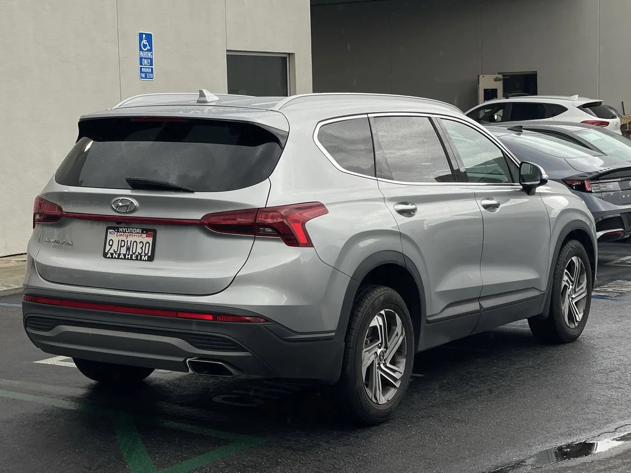 Used 2023 SHIMMERING SILVER HYUNDAI SEL image 5