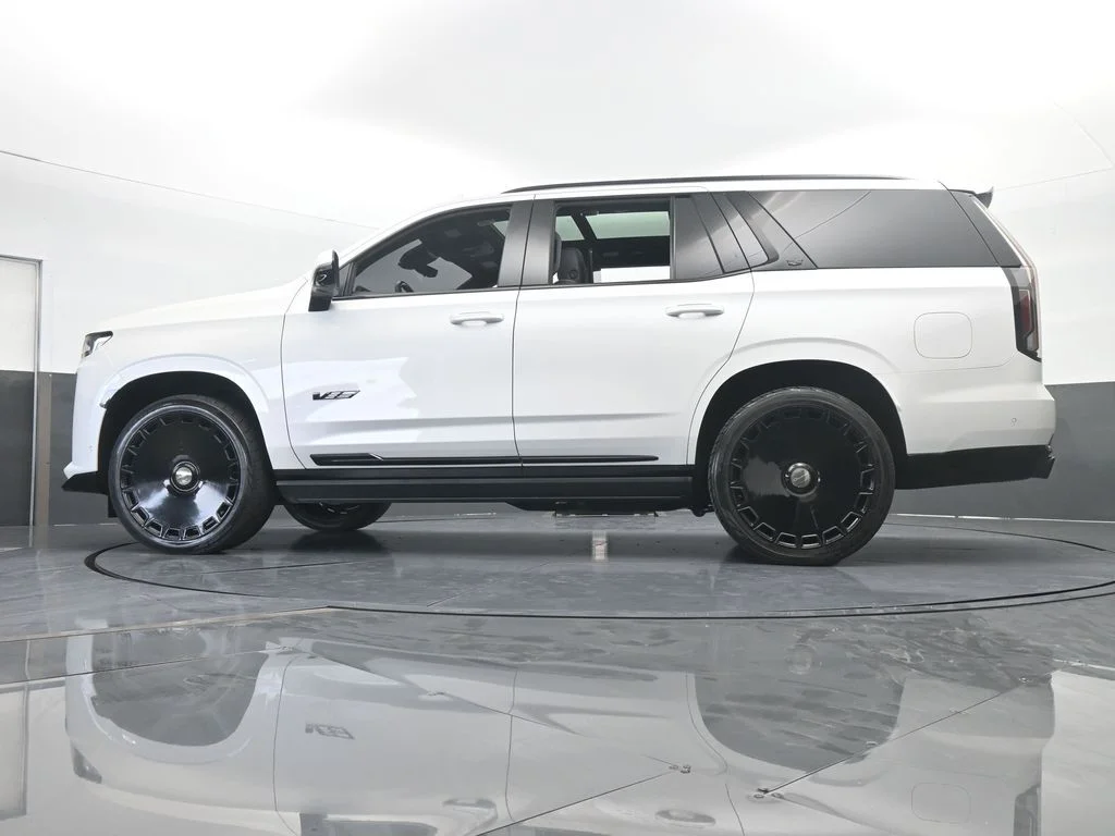 Used 2023 Crystal White Tricoat Cadillac V-Series image 87