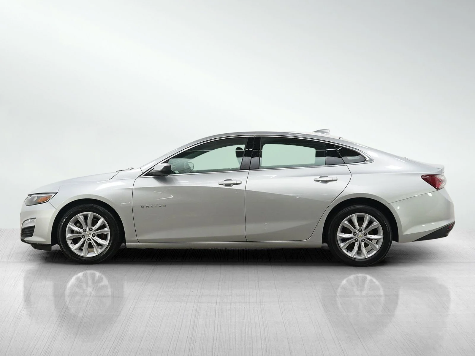 Used 2021 Chevrolet Malibu 1LT with VIN 1G1ZD5ST5MF012995 for sale in White Bear Lake, Minnesota