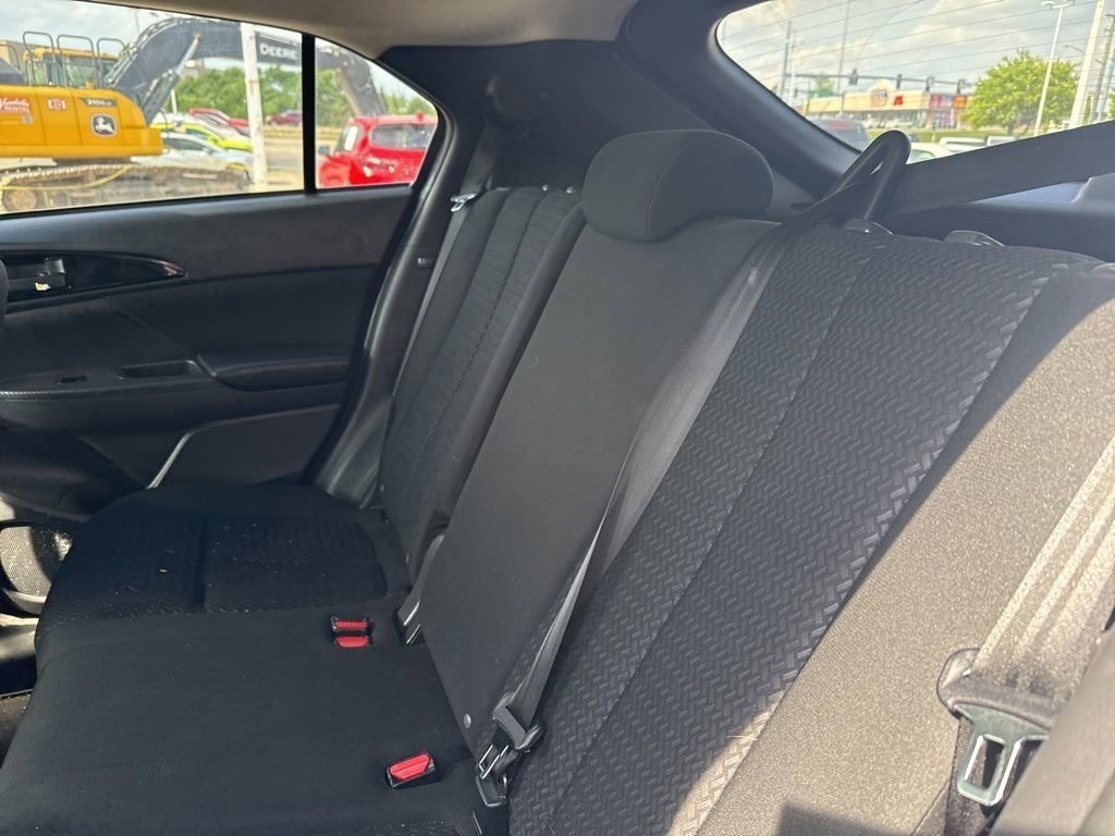Used 2023 Diamond White Mitsubishi ES image 17