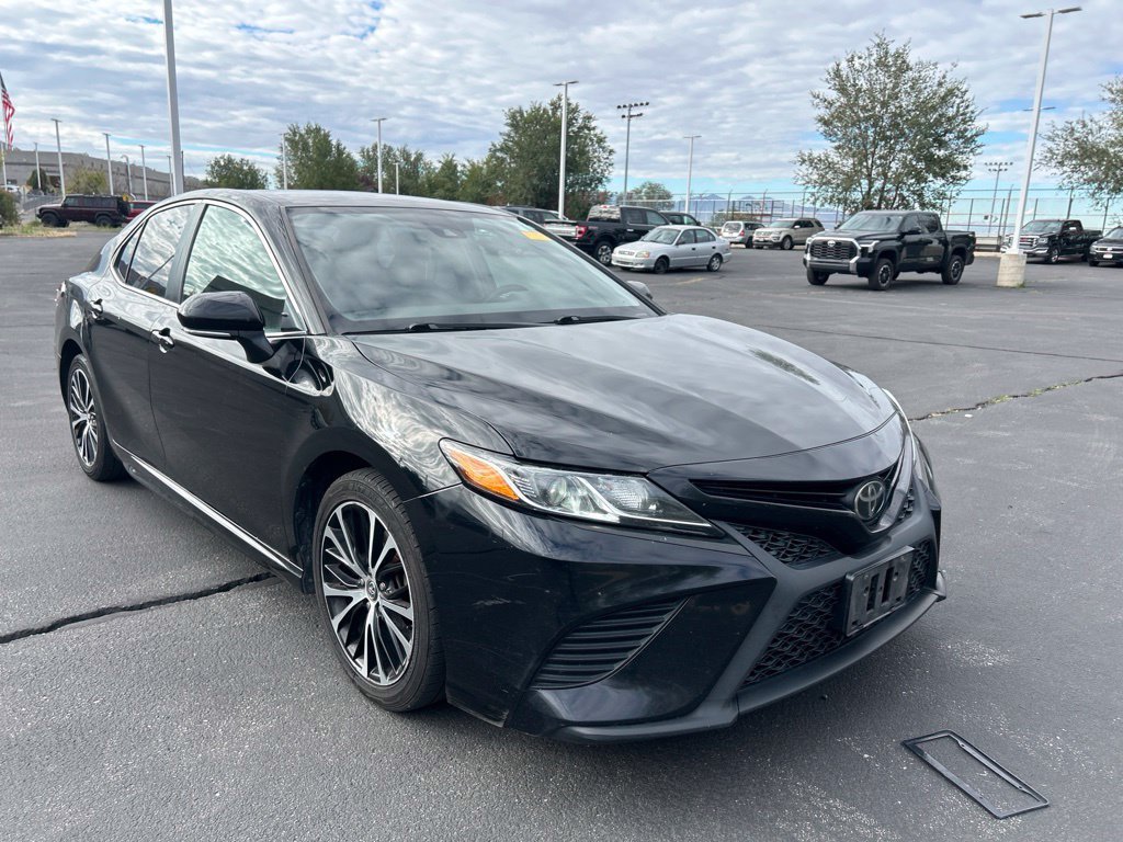 Used 2018 Midnight Black Metallic Toyota SE image 3