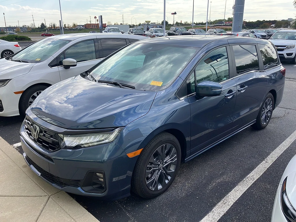 Certified Used 2026 Smoke Blue Pearl Honda Touring image 3
