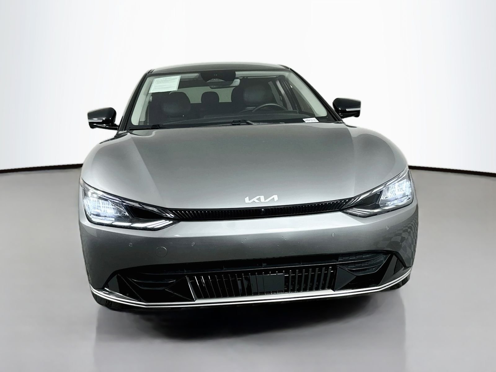 Used 2022 Steel Gray Kia Wind image 2