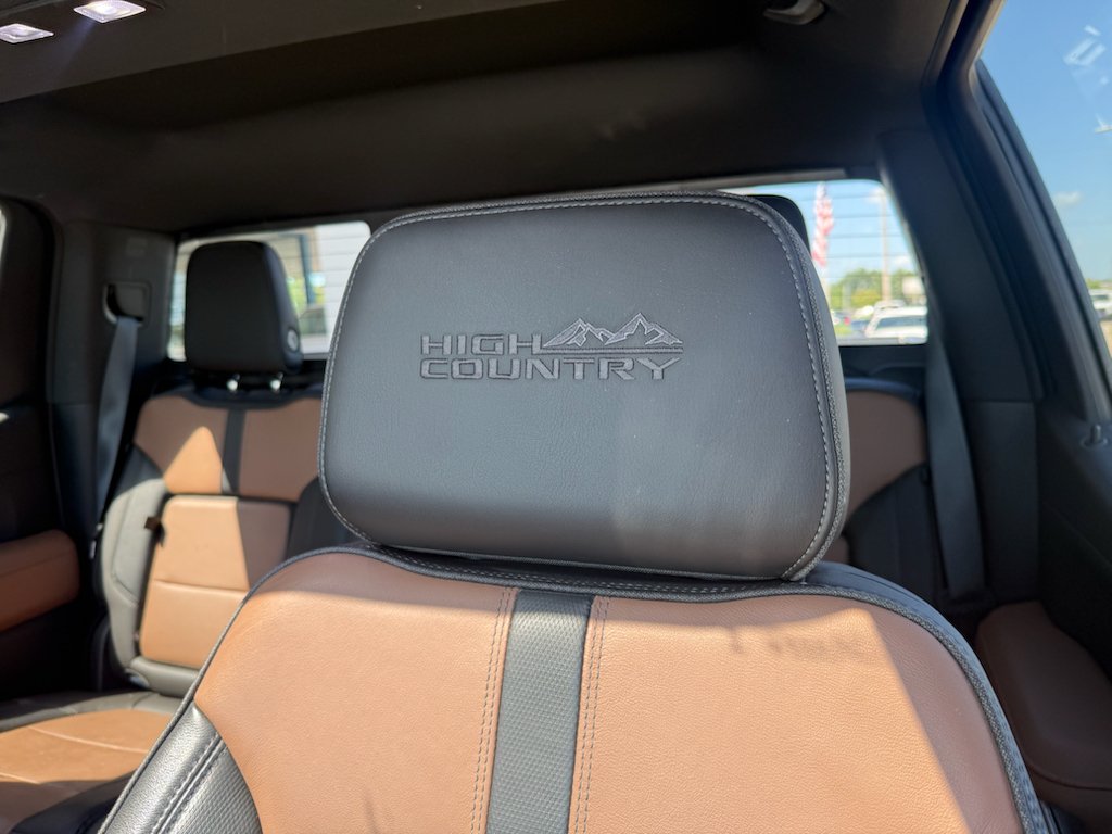 Used 2019 Iridescent Pearl Tricoat Chevrolet High Country image 17