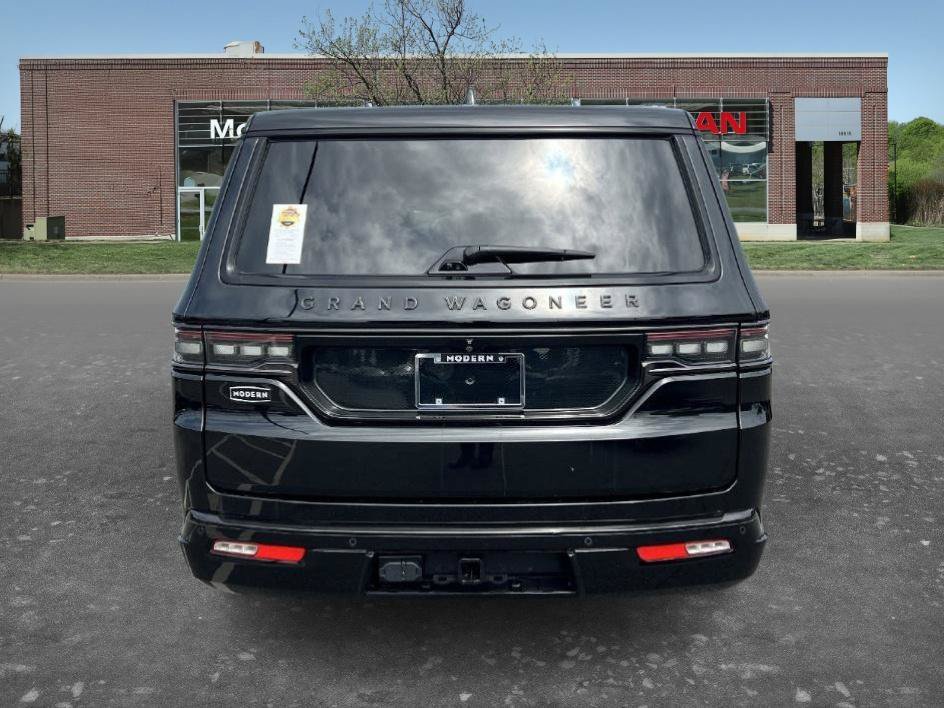 Used 2024 Diamond Black Crystal Pearlcoat Jeep Series II image 9