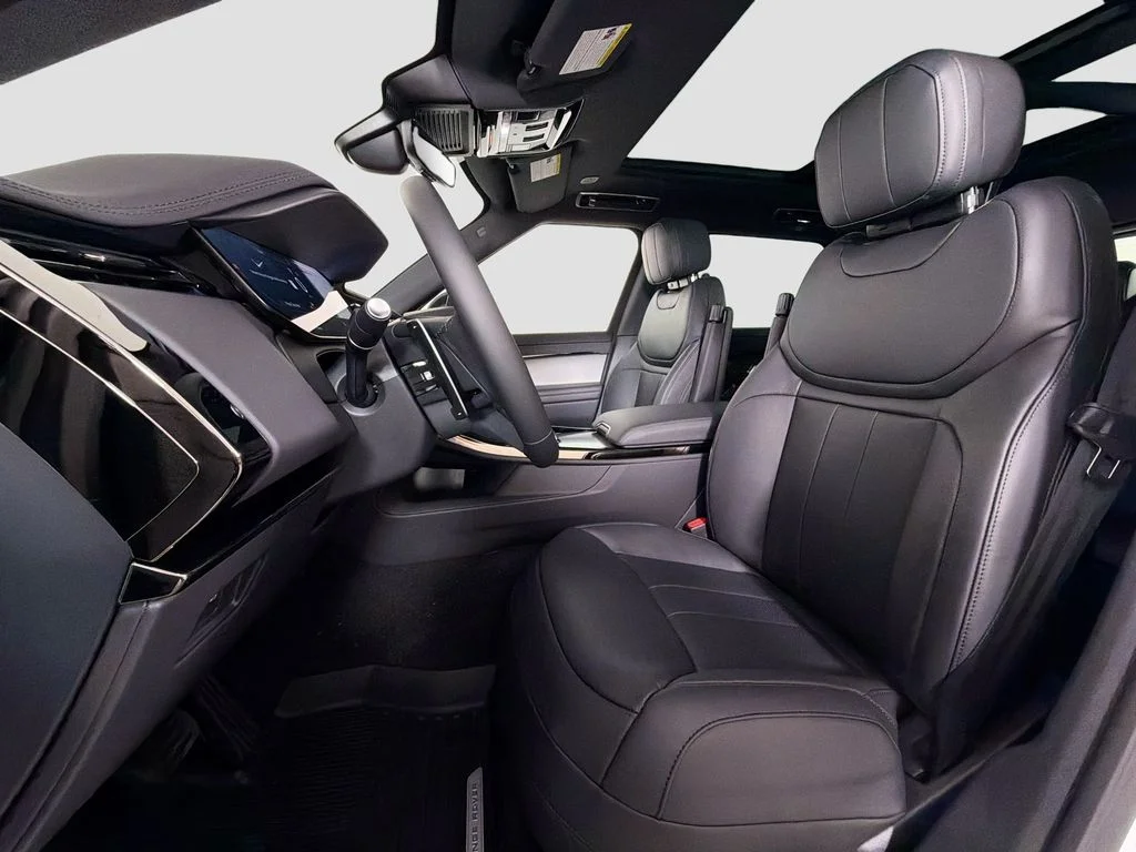 New 2026 Fuji White Land Rover SE image 22