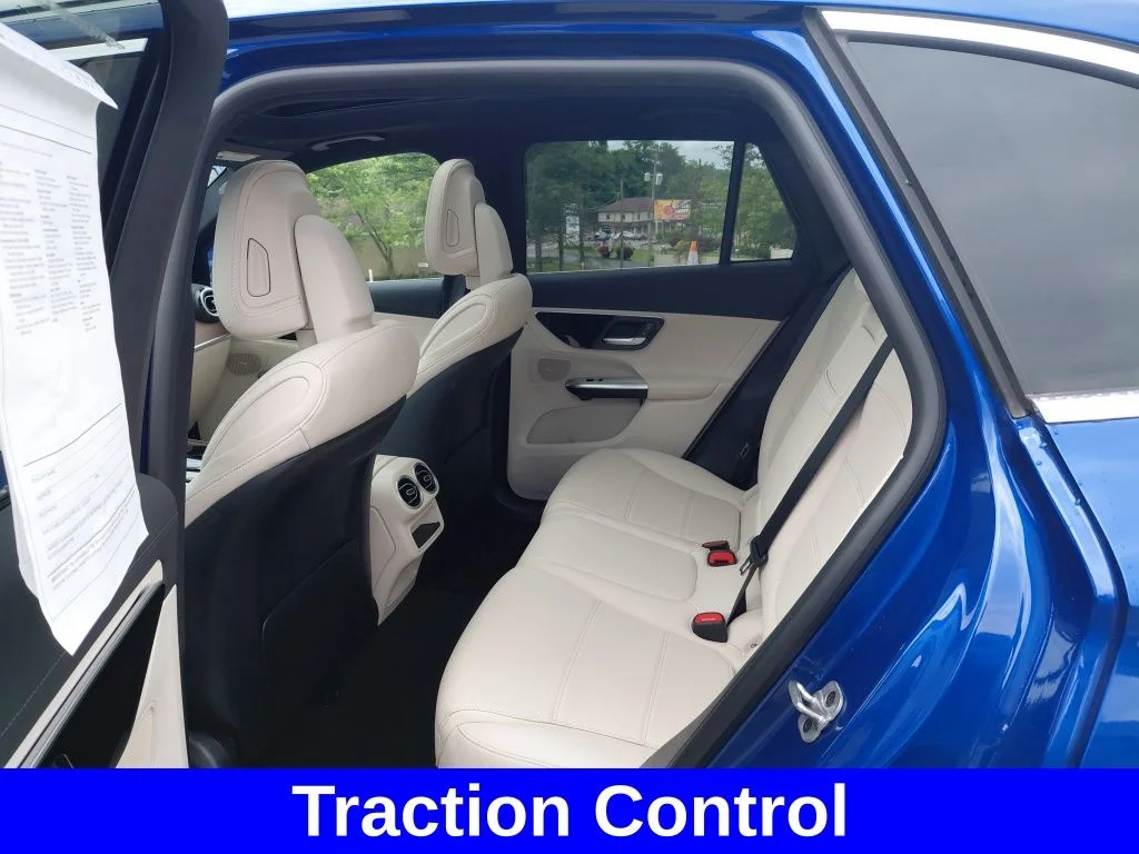 Used 2025  Mercedes-Benz GLC 300 image 16