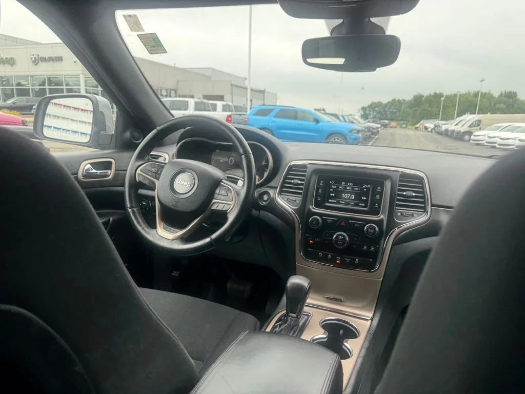 Used 2017 Silver Jeep Laredo image 51