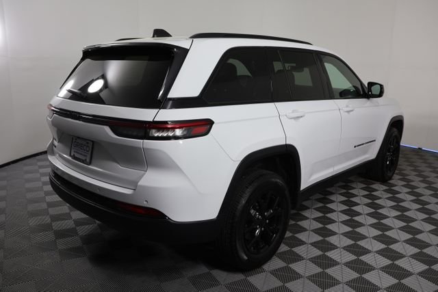 Used 2024 White Jeep Altitude X image 8