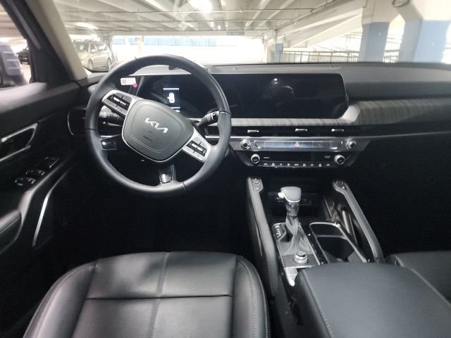 Used 2025 Silver Kia EX FWD image 6
