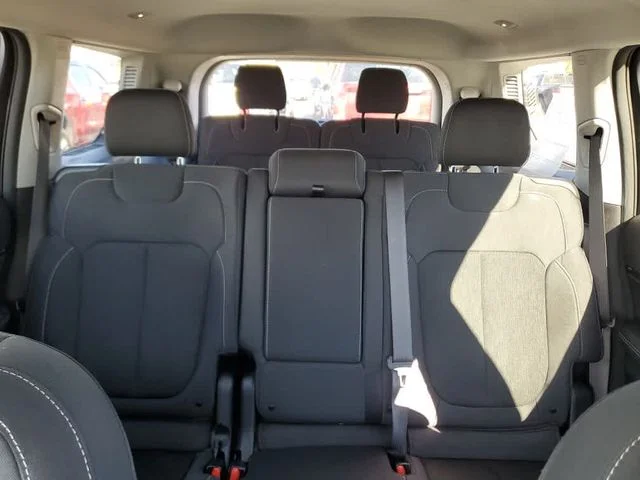 Used 2023 White Jeep Laredo image 13