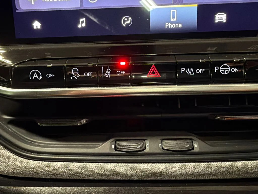Certified Used 2024 Red Hot Pearlcoat Jeep Latitude Lux image 31