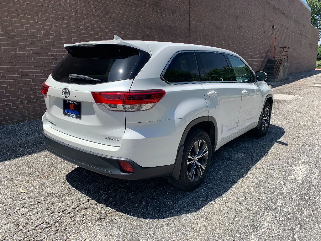 Used 2017 Blizzard Pearl Toyota LE Plus image 5