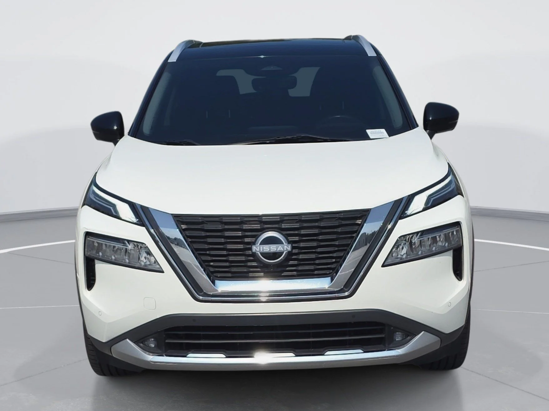 Used 2022 Pearl White Tricoat/super Black Nissan Platinum image 8