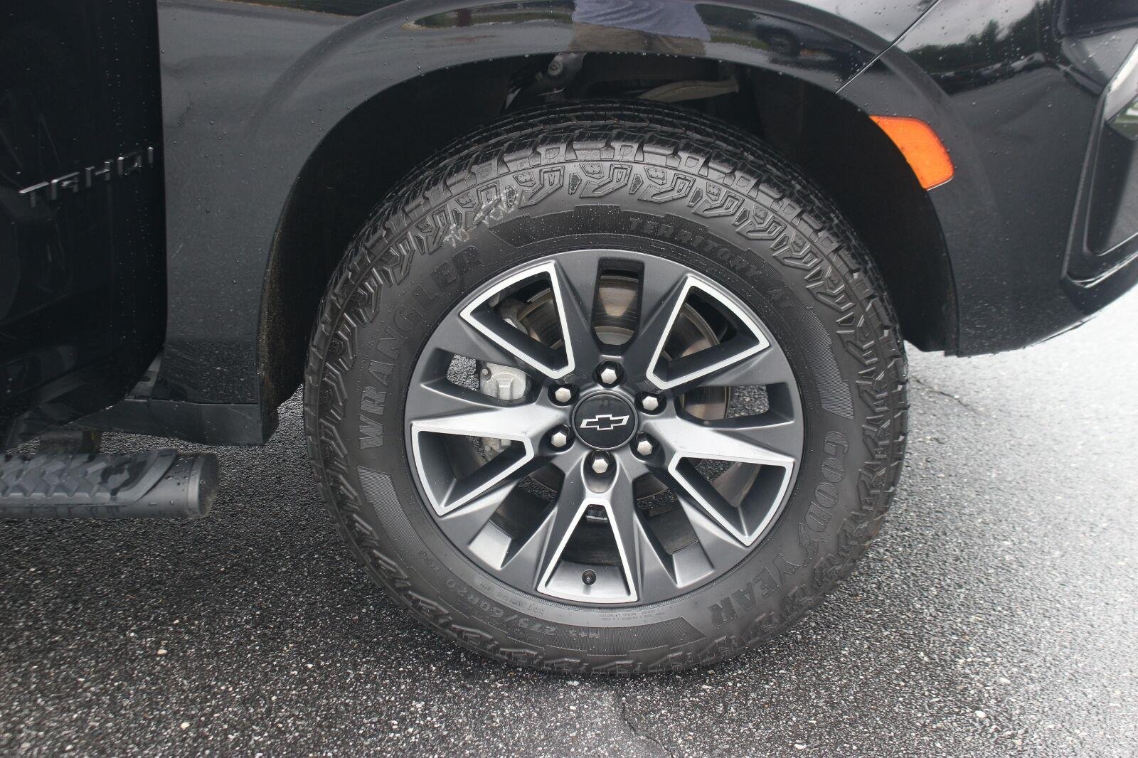 Used 2024 Black Chevrolet Z71 image 43