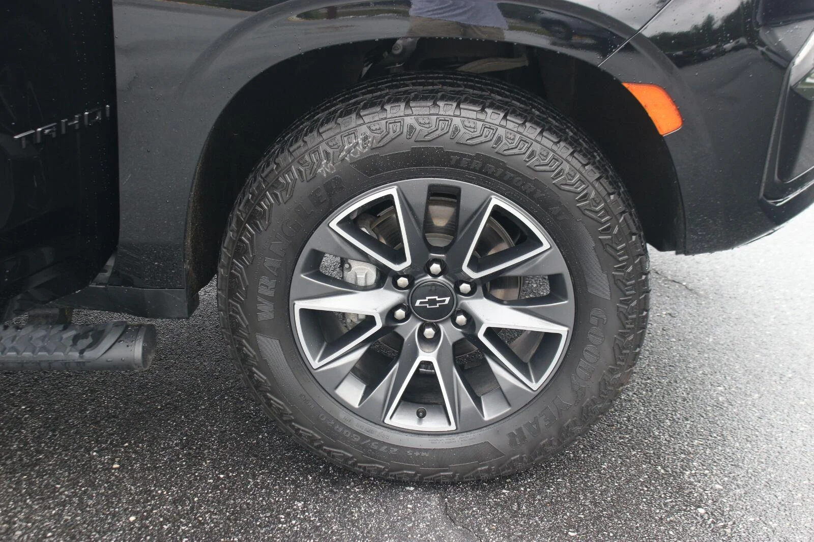 Used 2024 Black Chevrolet Z71 image 43