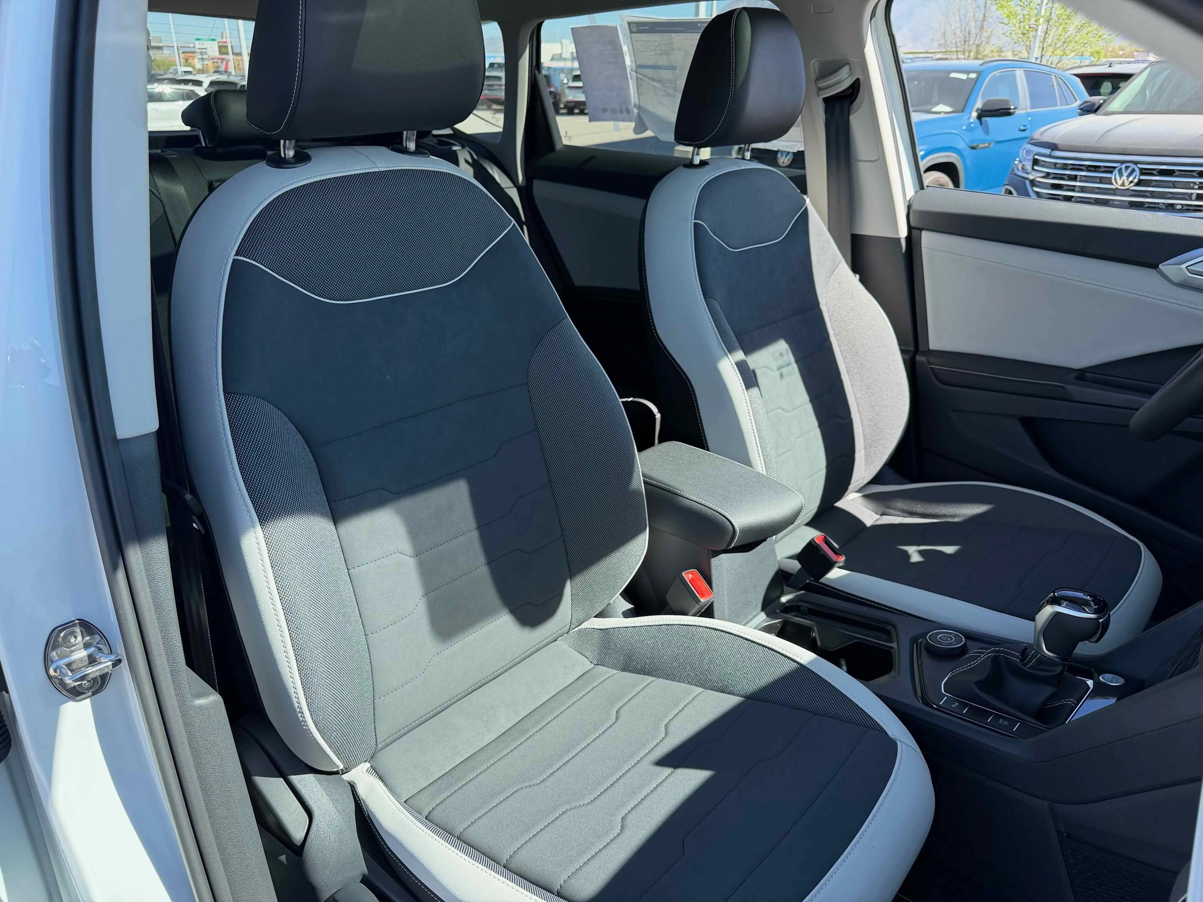 New 2026 Pure White Volkswagen SE image 28