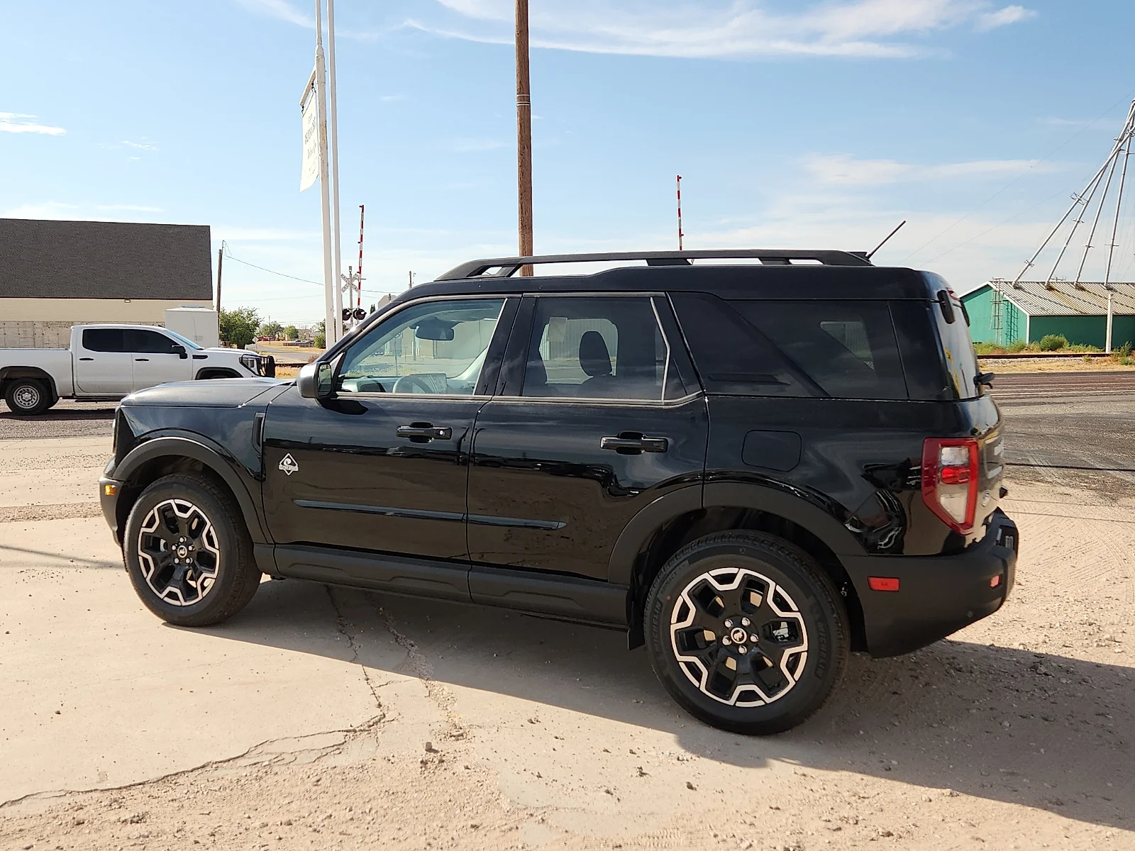 New 2026 Shadow Black Ford Outer Banks image 4