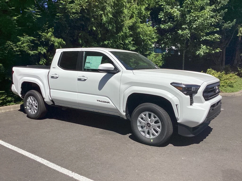 2025 Toyota Tacoma SR5 - Photo 9