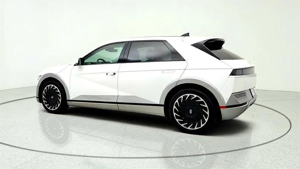 Used 2024 Atlas White Hyundai Limited AWD image 7