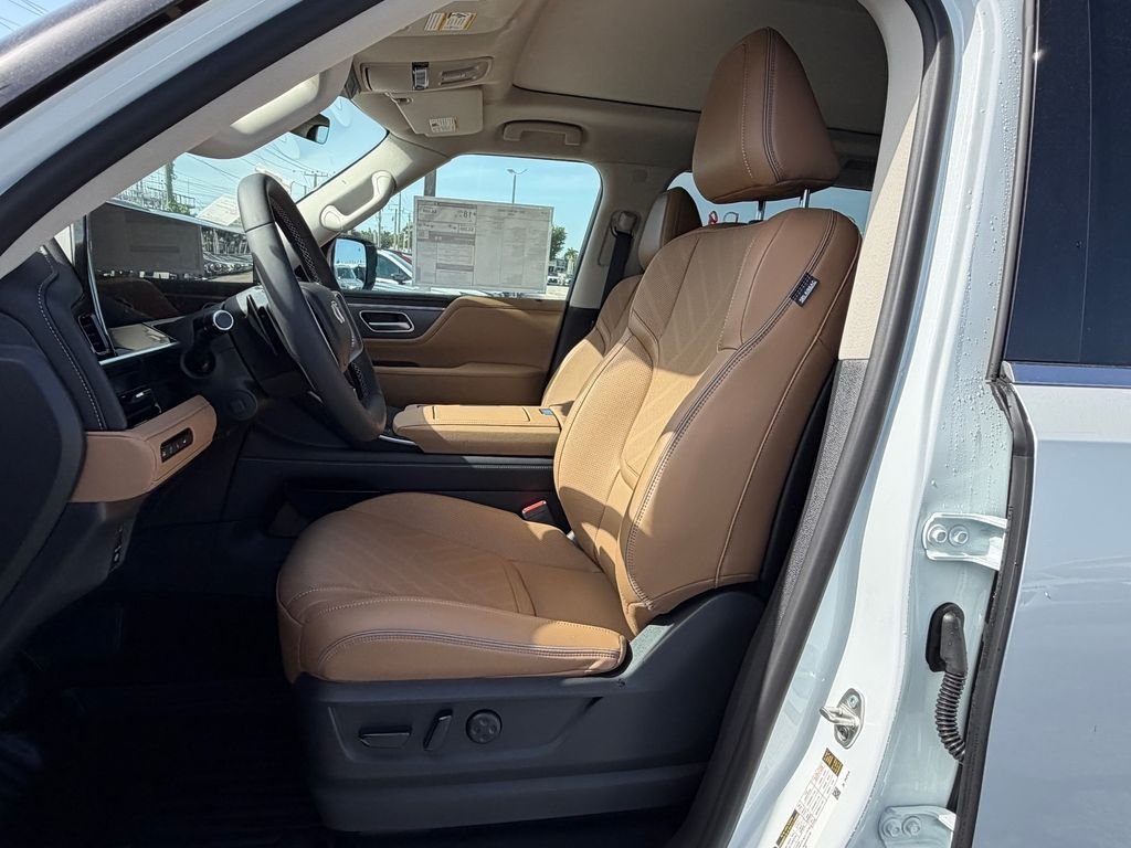 New 2027 RADIANT WHITE INFINITI Luxe 2WD image 12