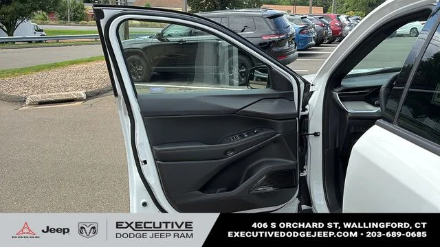 New 2026 Bright White Clear-Coat Exterior Paint Jeep Limited image 8