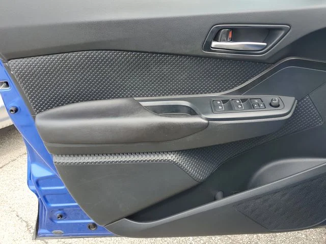Used 2018 Blue Toyota XLE image 28