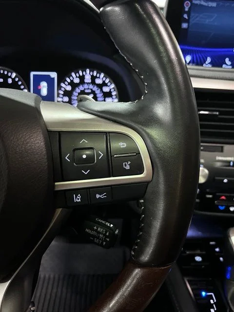 Used 2022 White Lexus 350L image 27