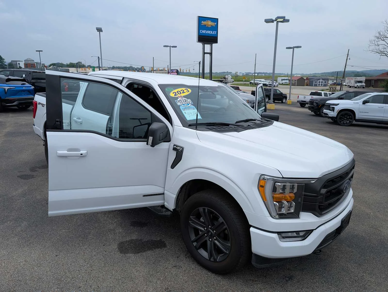 Used 2023 Oxford White Ford XLT image 17
