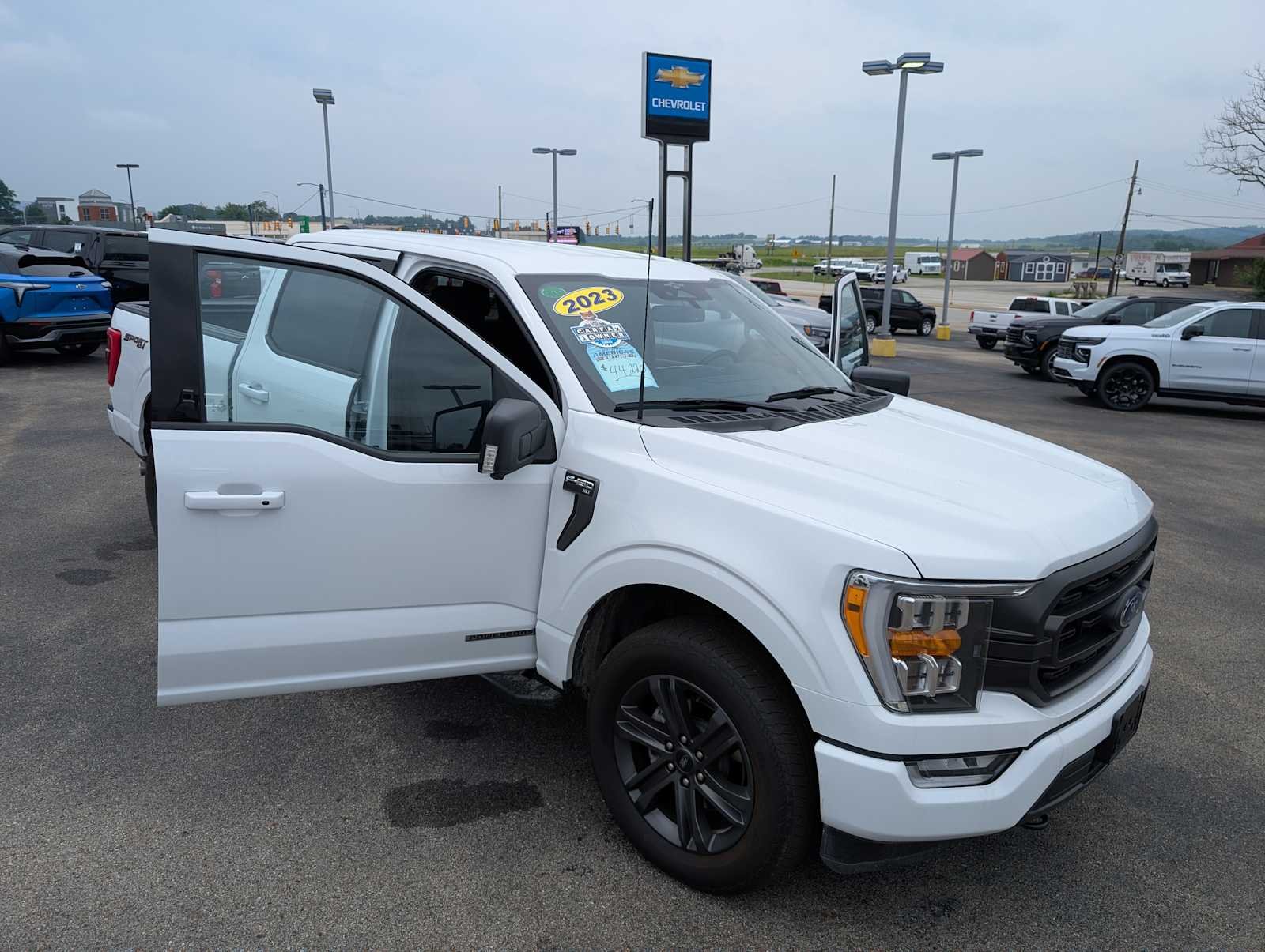 Used 2023 Oxford White Ford XLT image 17