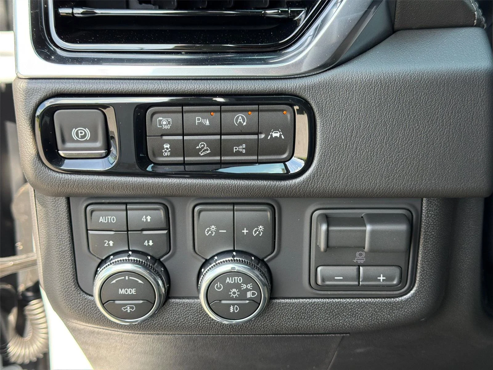 New 2026 Glacier White Tricoat GMC Denali image 31