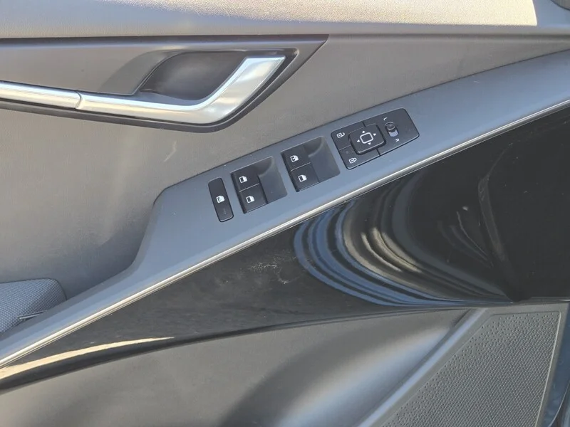 Used 2023 Mineral Blue KIA WIND image 17