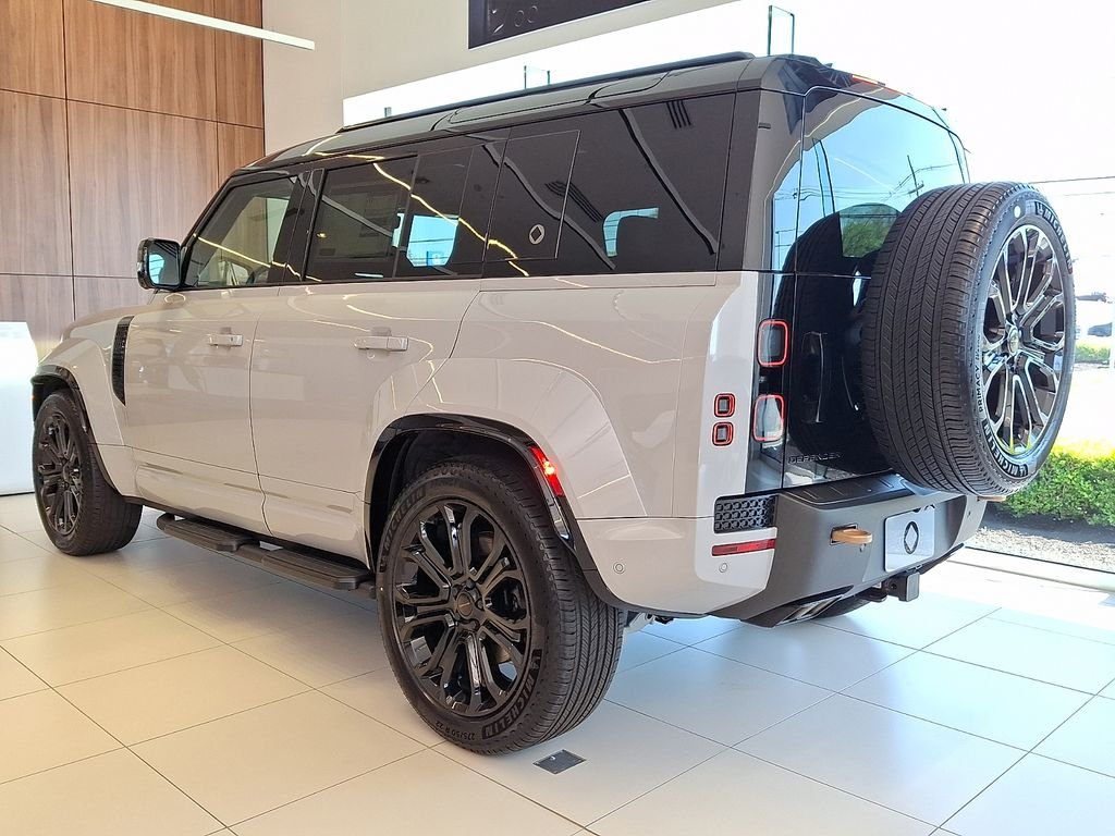 New 2026 Borasco Grey Land Rover OCTA image 3
