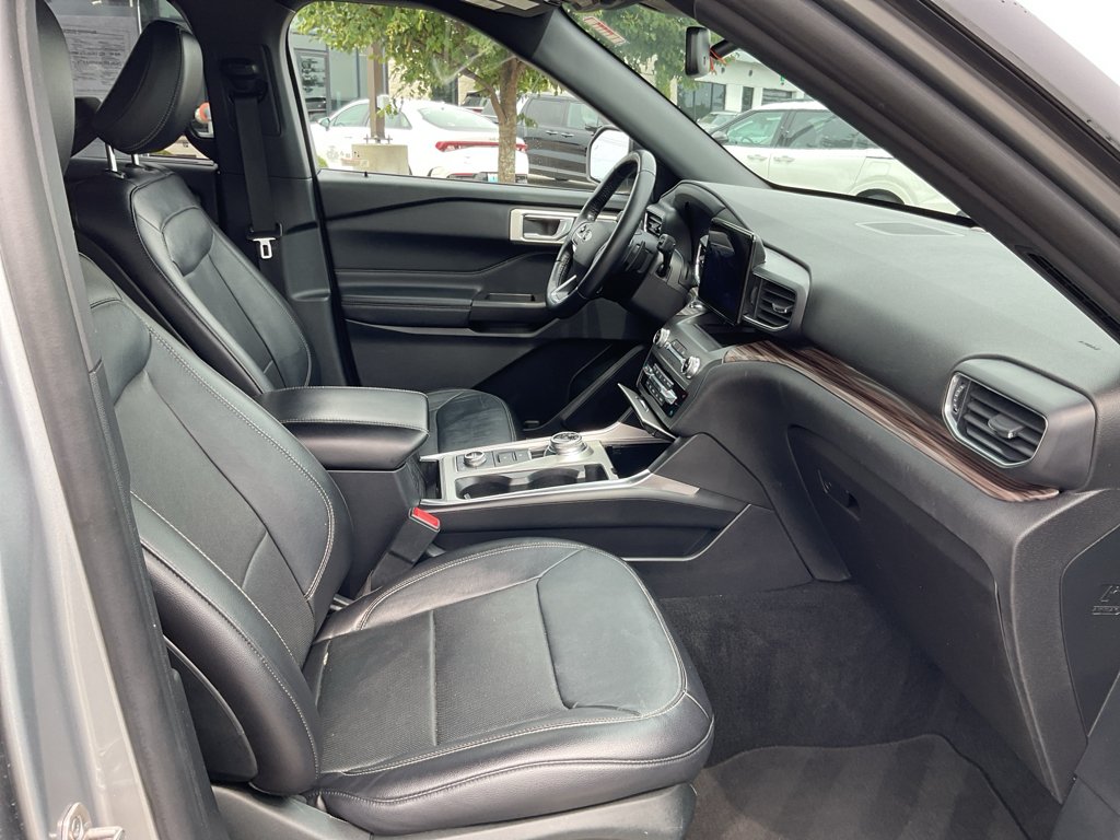 Used 2020 Iconic Silver Metallic Ford Limited image 11