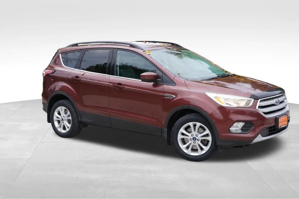 Used 2018 Red Ford SE image 2
