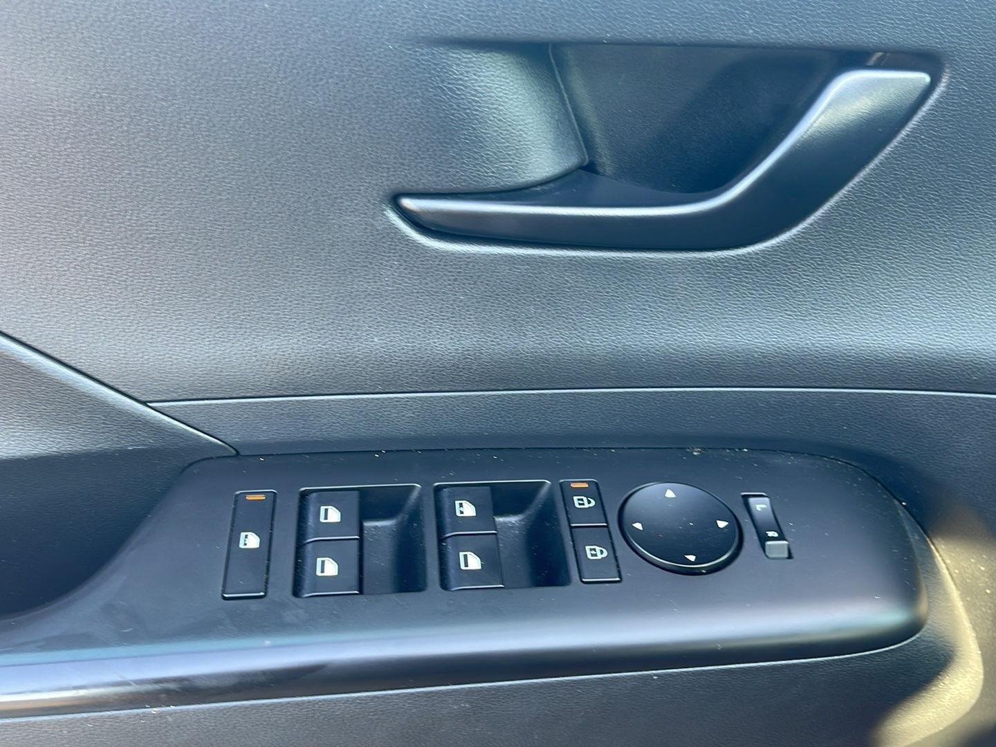 2025 Hyundai Kona SE - Photo 17