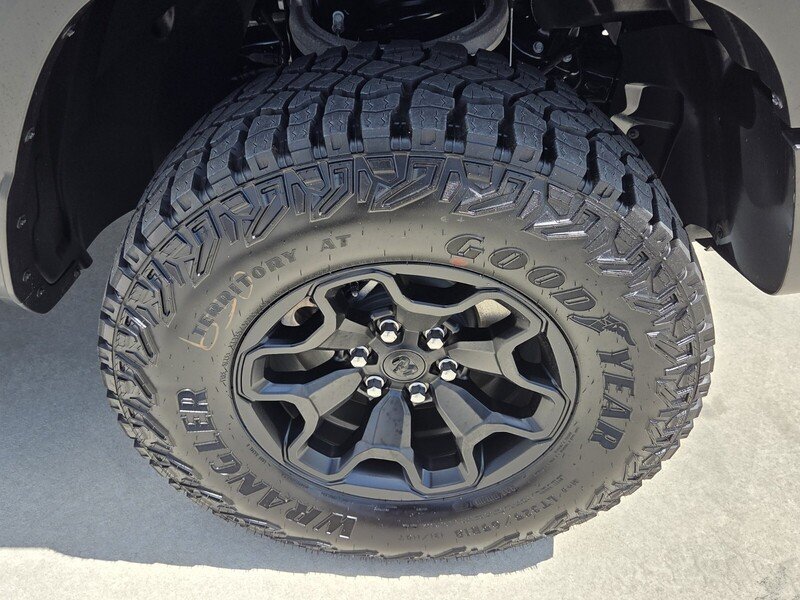 New 2026 Diamond Black Crystal Pearl-Coat Exterior Paint RAM RHO 4X4 CREW CAB 5