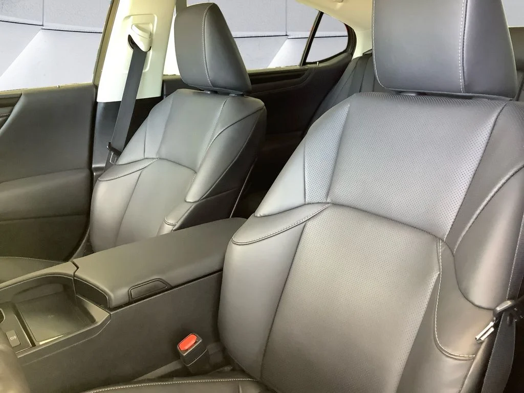 Used 2023 White Lexus 350 image 8