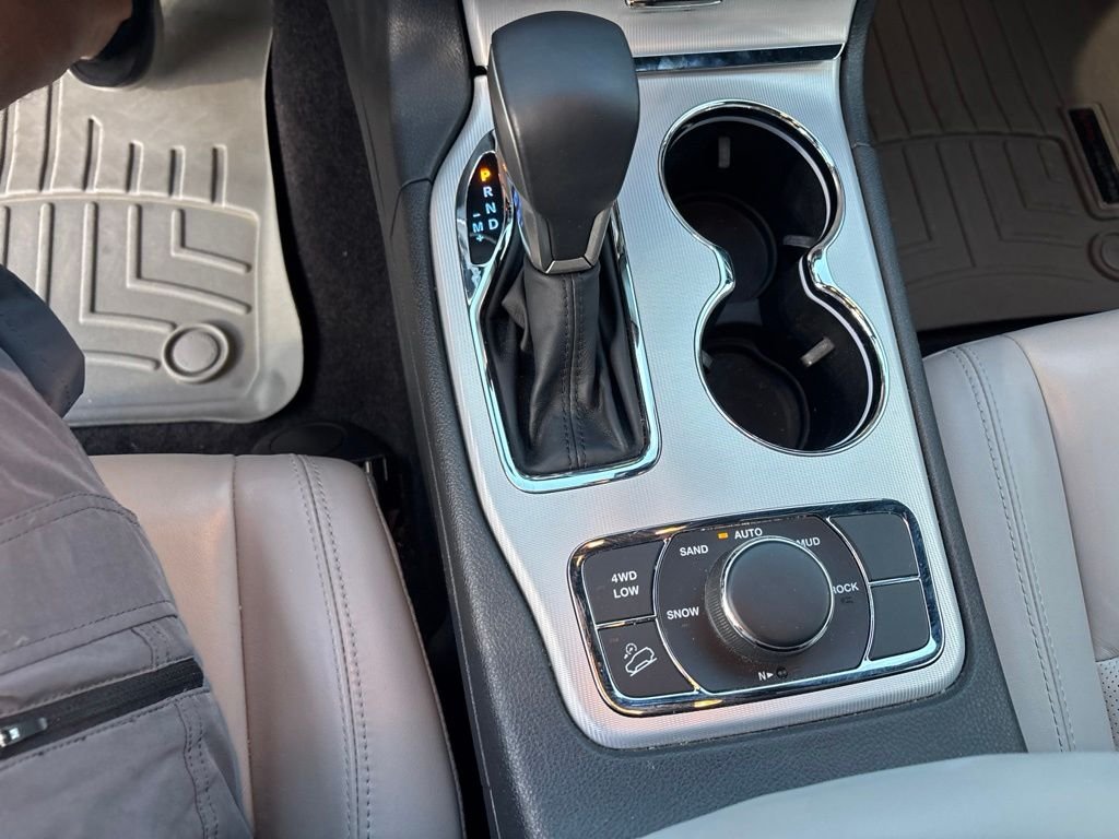 Used 2018 White Jeep Limited image 32