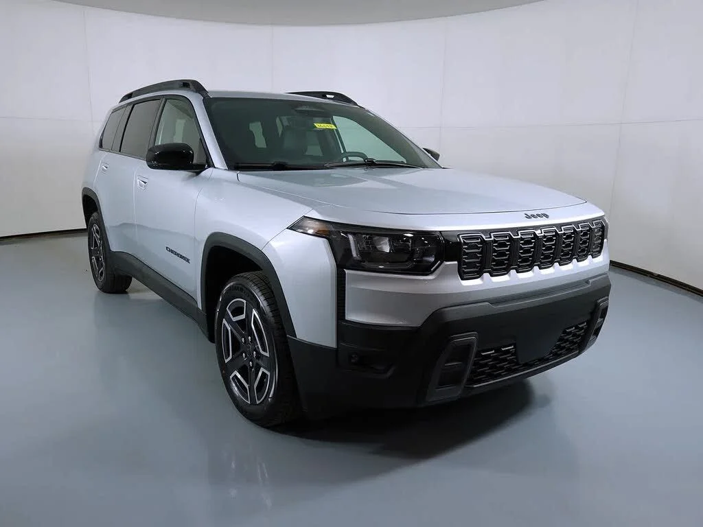 New 2026 Silver Jeep Limited image 1